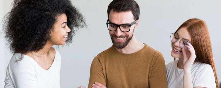 La comunicación efectiva es una característica de un buen maestro en línea