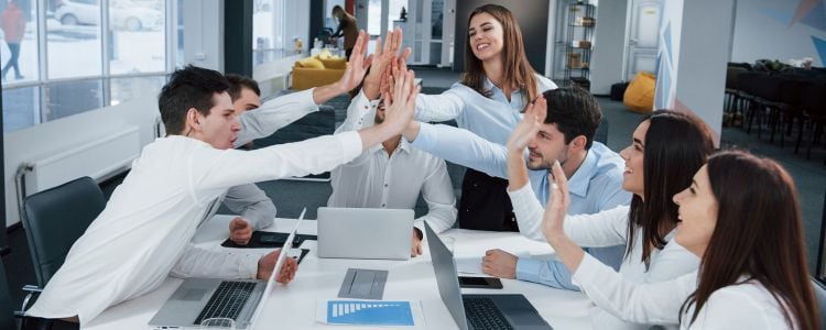 Colaboración en equipo con valores profesionales