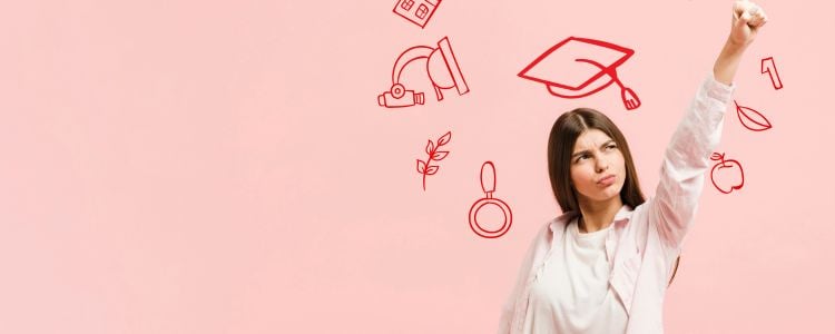 Mujer eligiendo carrera profesional en el bachillerato