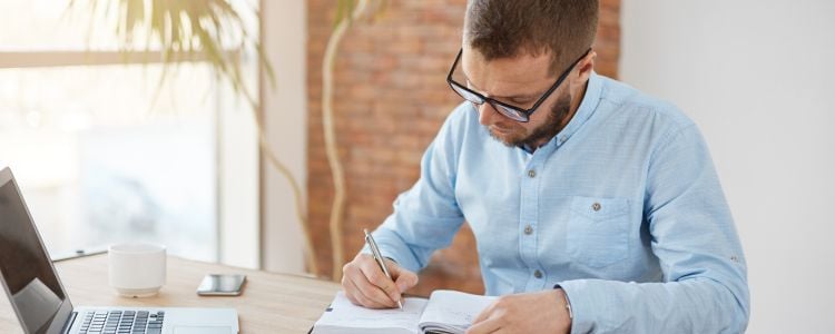 Emprendedor desarrollando una idea de negocio