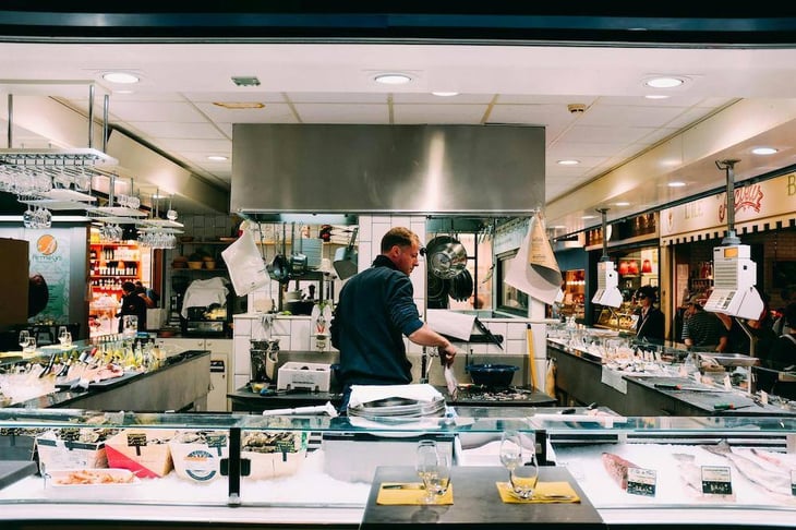 chef en cocina profesional